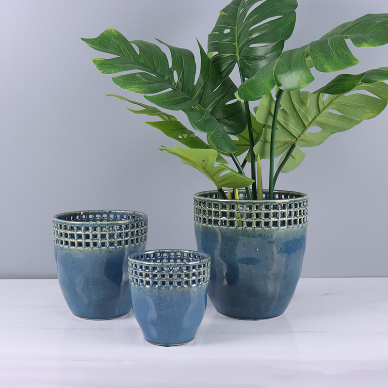 Vaso da fiori in ceramica blu reattivo con puntini dal design cavo-2