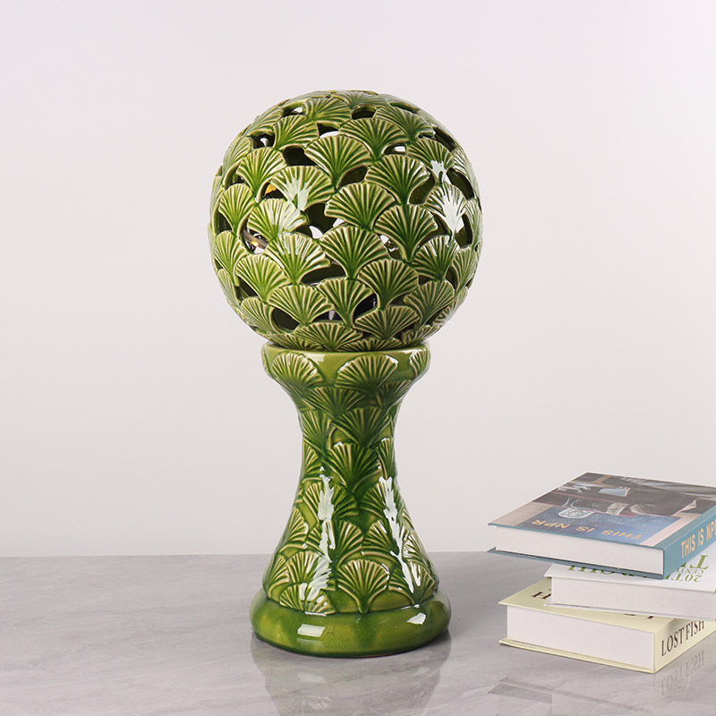 Šuplja keramička svjetiljka posebnog oblika, ukras za dom i vrt (1)